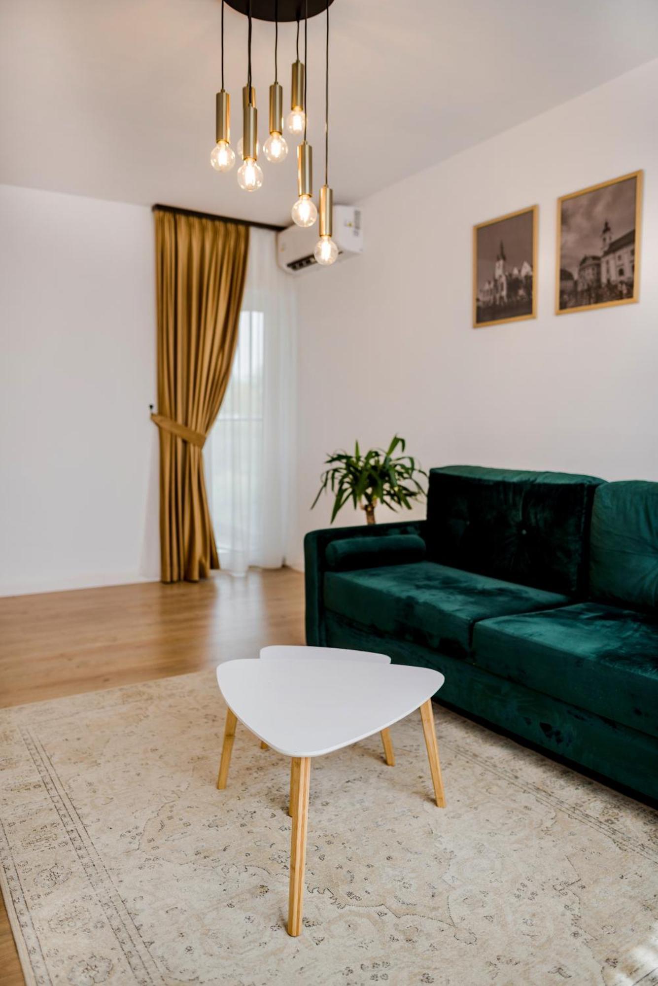 Amazing Mountain View Apartment Sibiu Bagian luar foto